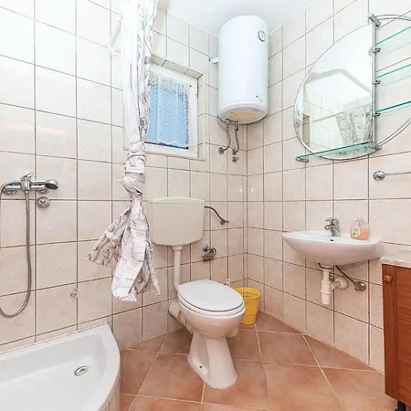 2 Bedroom Awesome In * Mali Drvenik